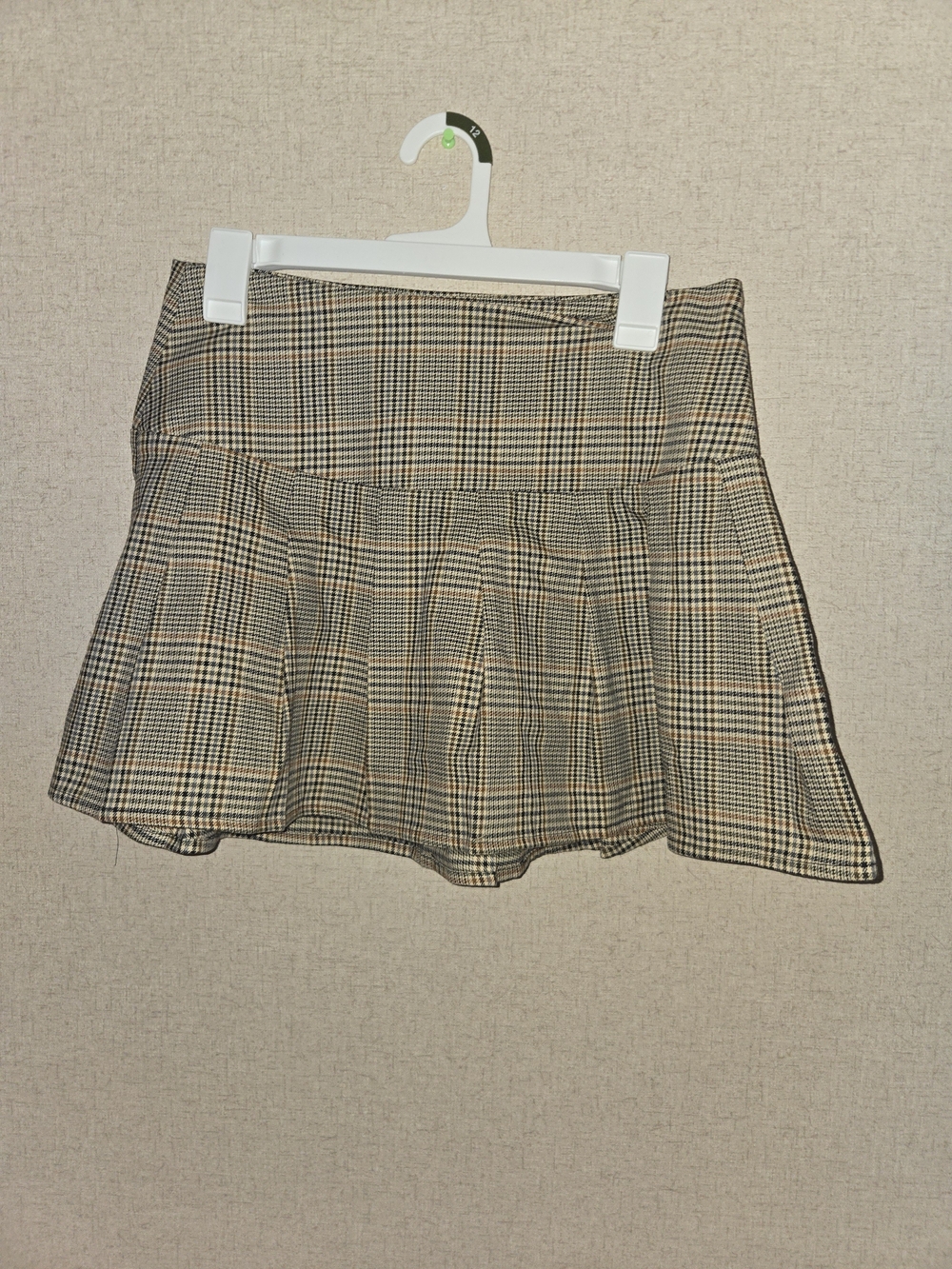 Women's Plaid Pleated Mini Skirt - Beige/Black Rsq Medium
